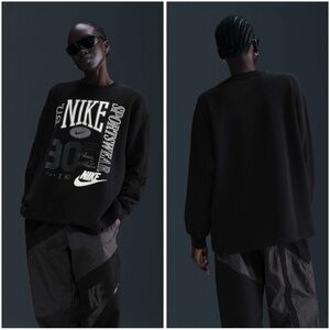 Nike Womens Graphic Crewneck Sweatshirt
